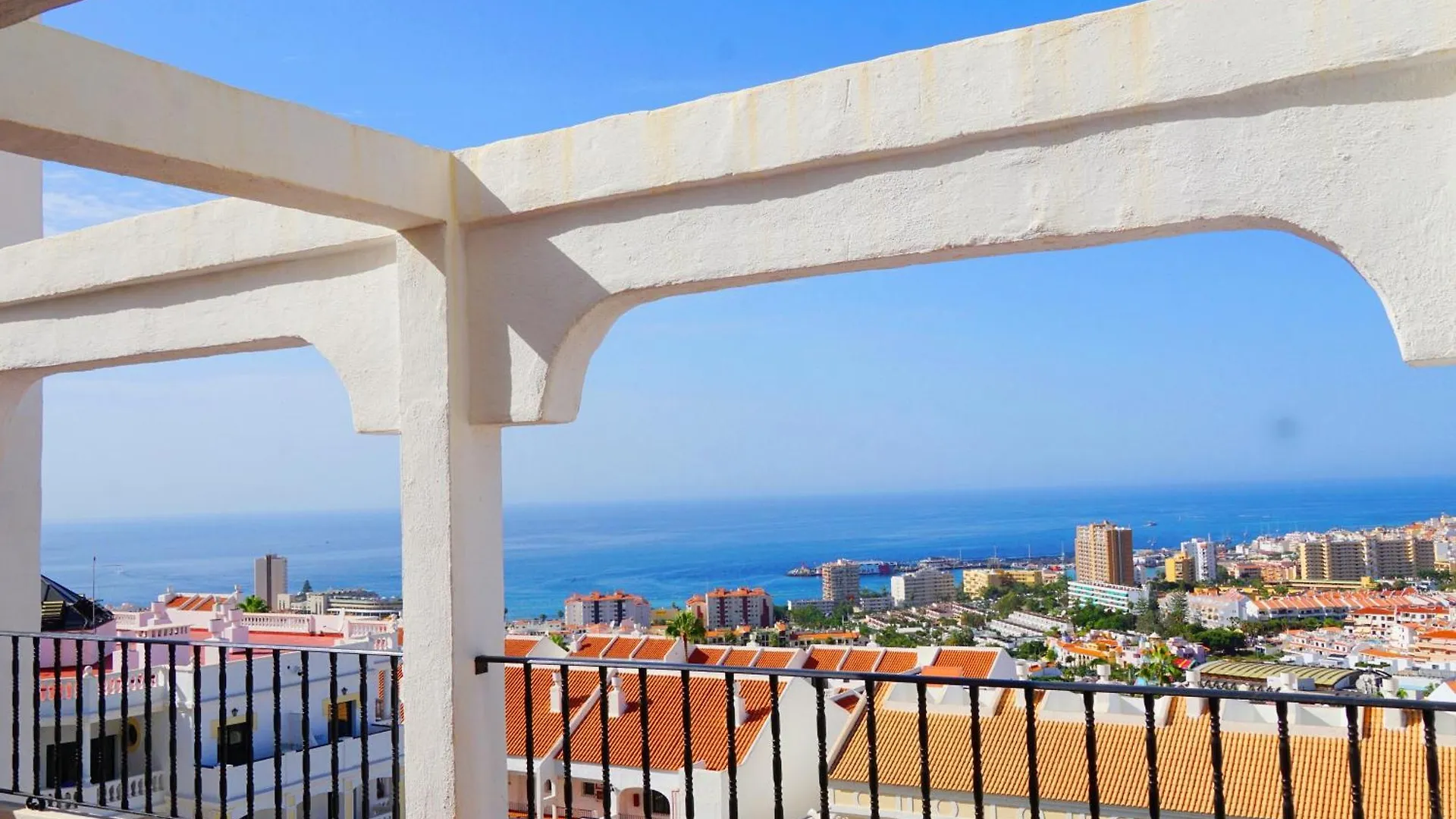 2-Bedroom 4-Star Apartment In Los Christianos Лос Кристианос